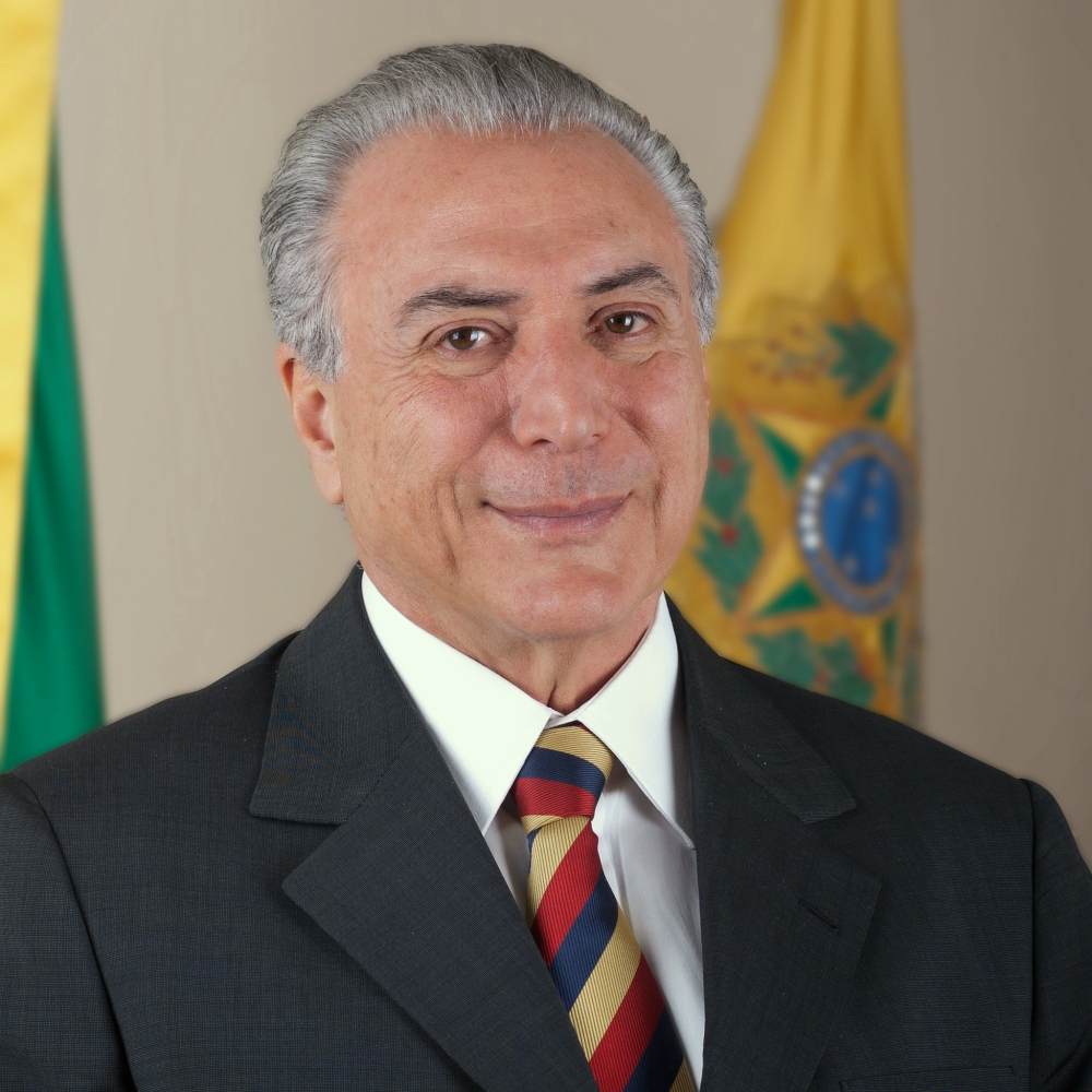 Governo Federal condecora 12 médicos em reconhecimento a serviços prestados à saúde brasileira